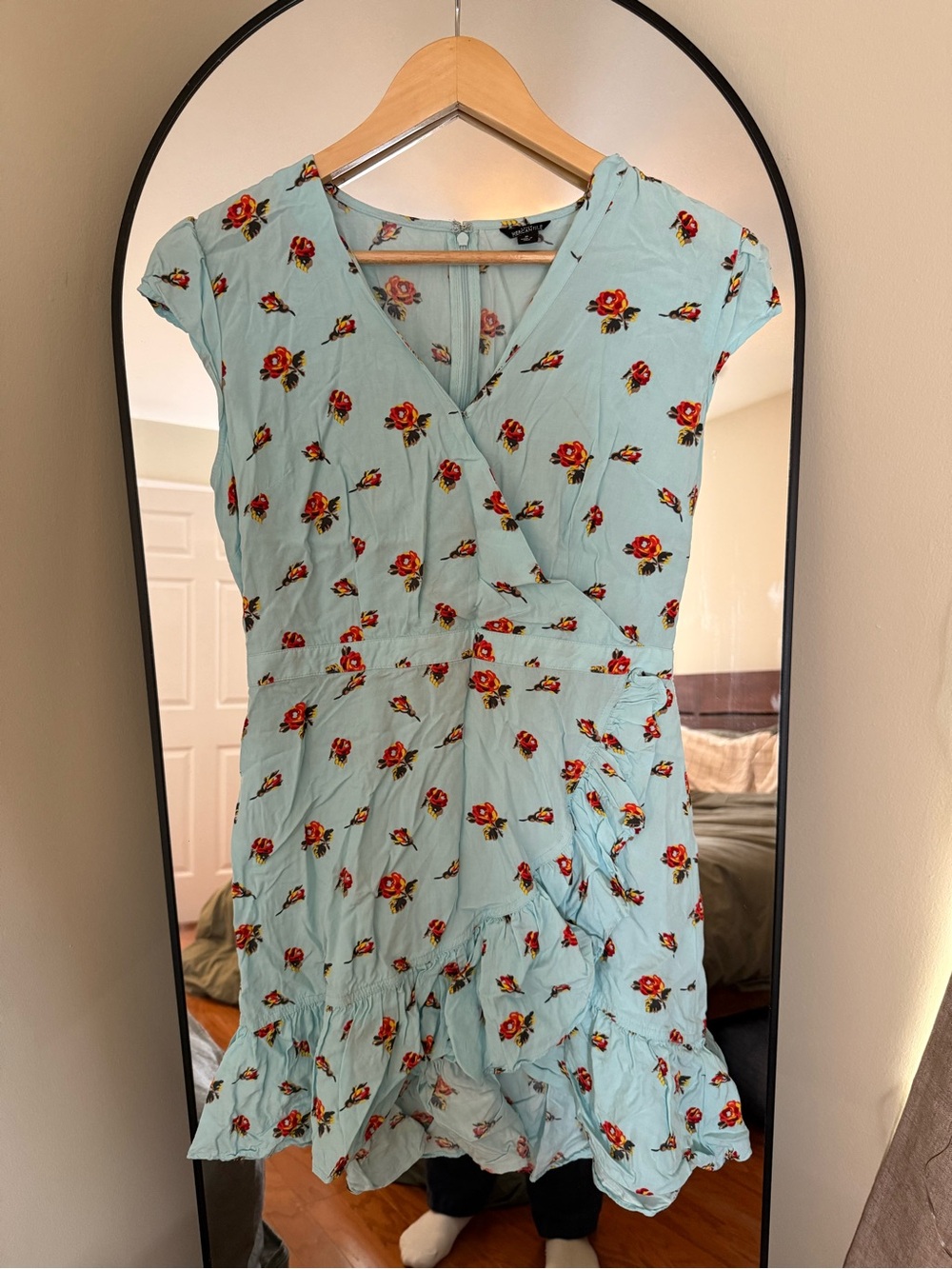 J Cream Women’s Floral Wrap Dress in Light Blue with Red Roses size 6